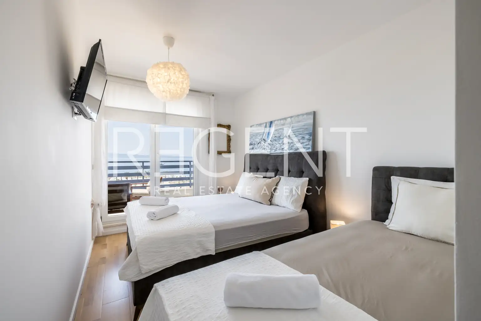 Split, Žnjan - Three-room apartment with a loggia and sea view