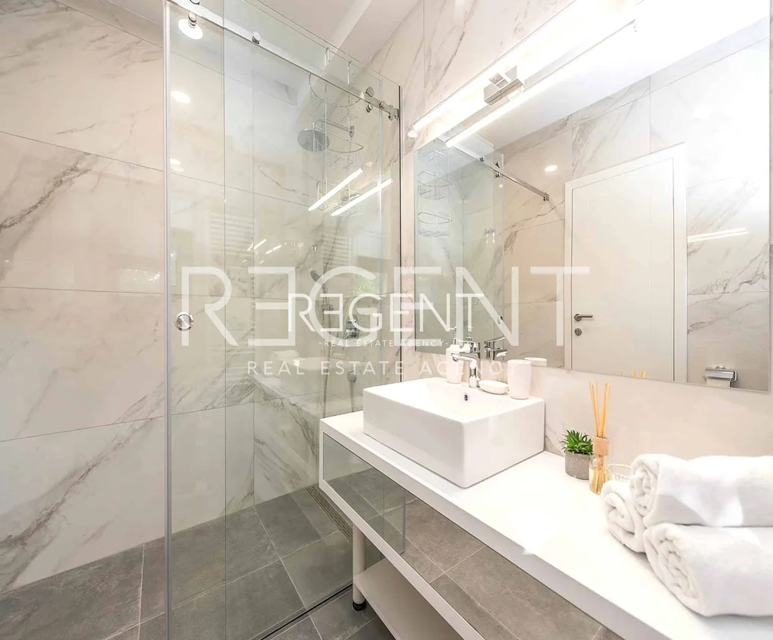 Zadar, Posedarje - Vila prvi red uz more 300 m2