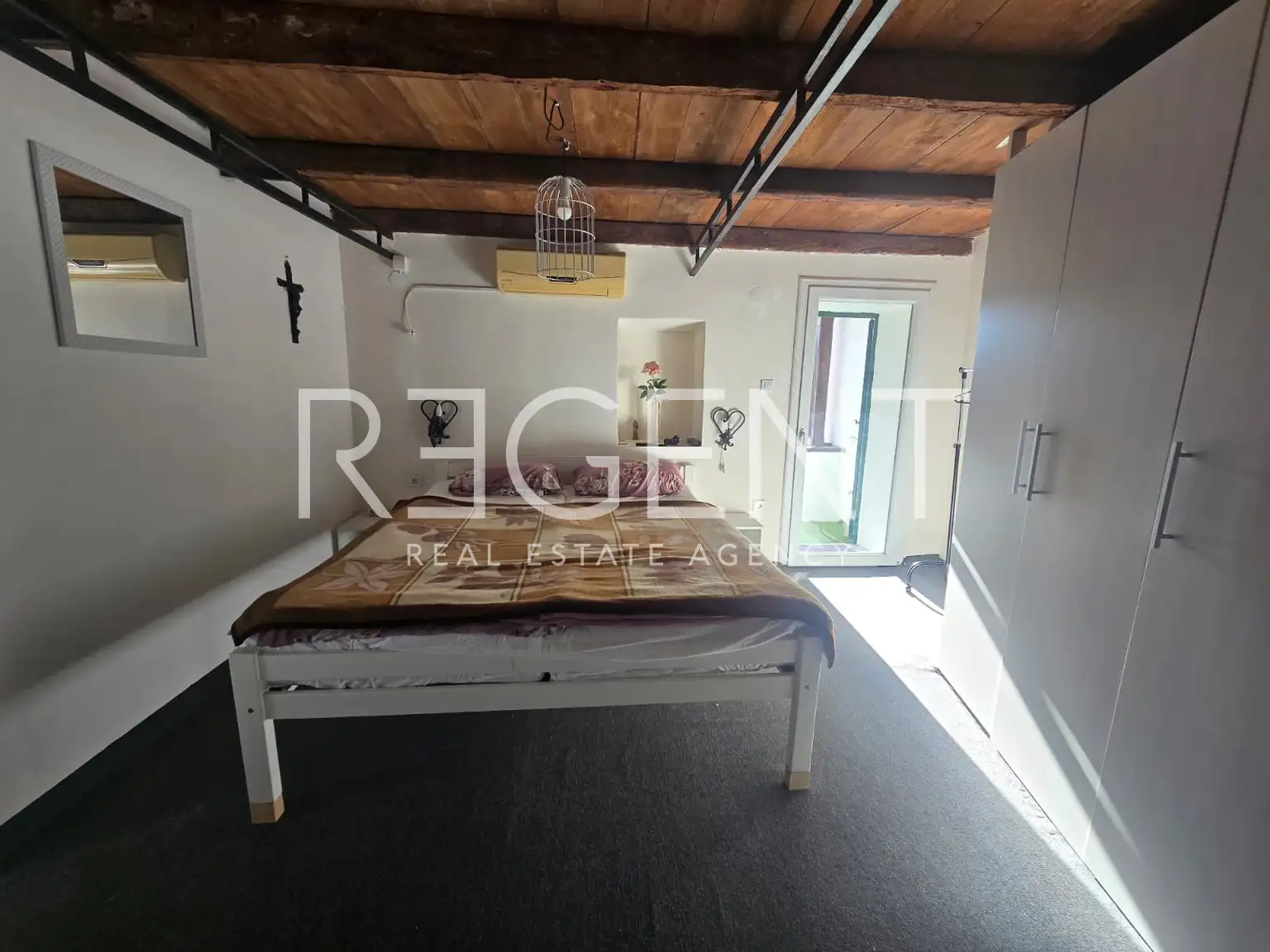 Turanj - Kamenný dom pri mori s dvorom