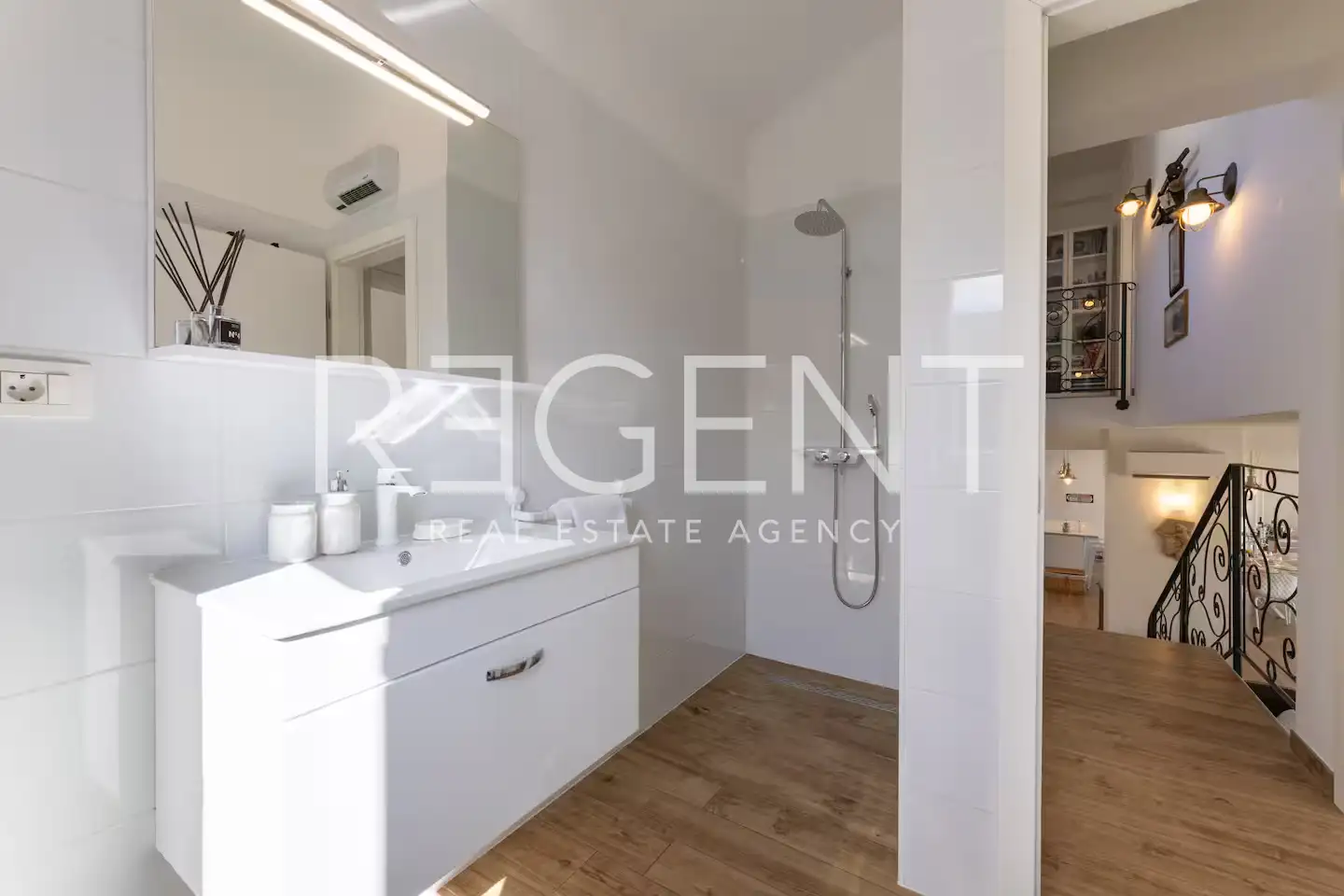 Maison avec piscine, 260m²
