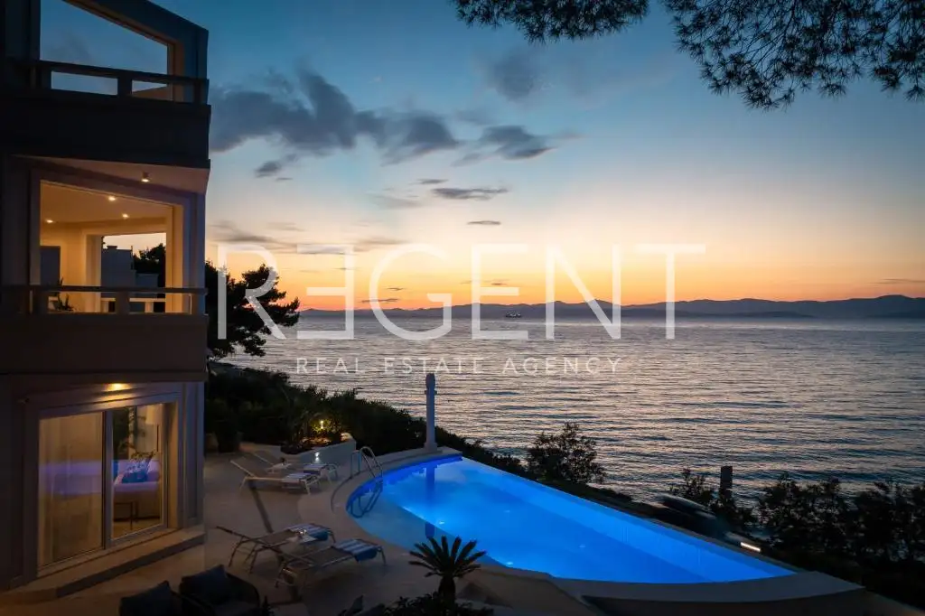 Brač - Moderna vila prvi red uz more