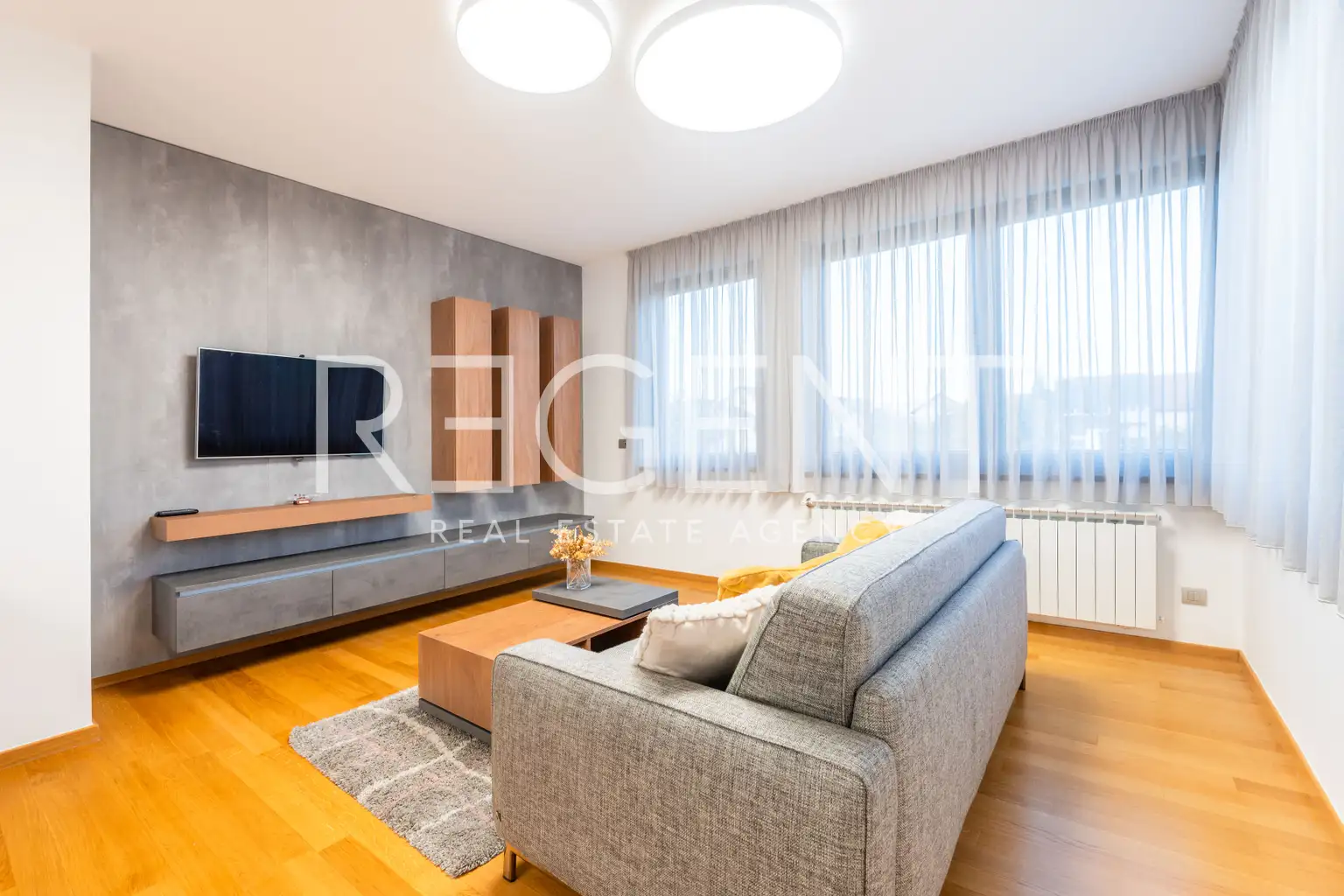 Zagreb, Srebrnjak – Uređen trosoban penthouse za najam