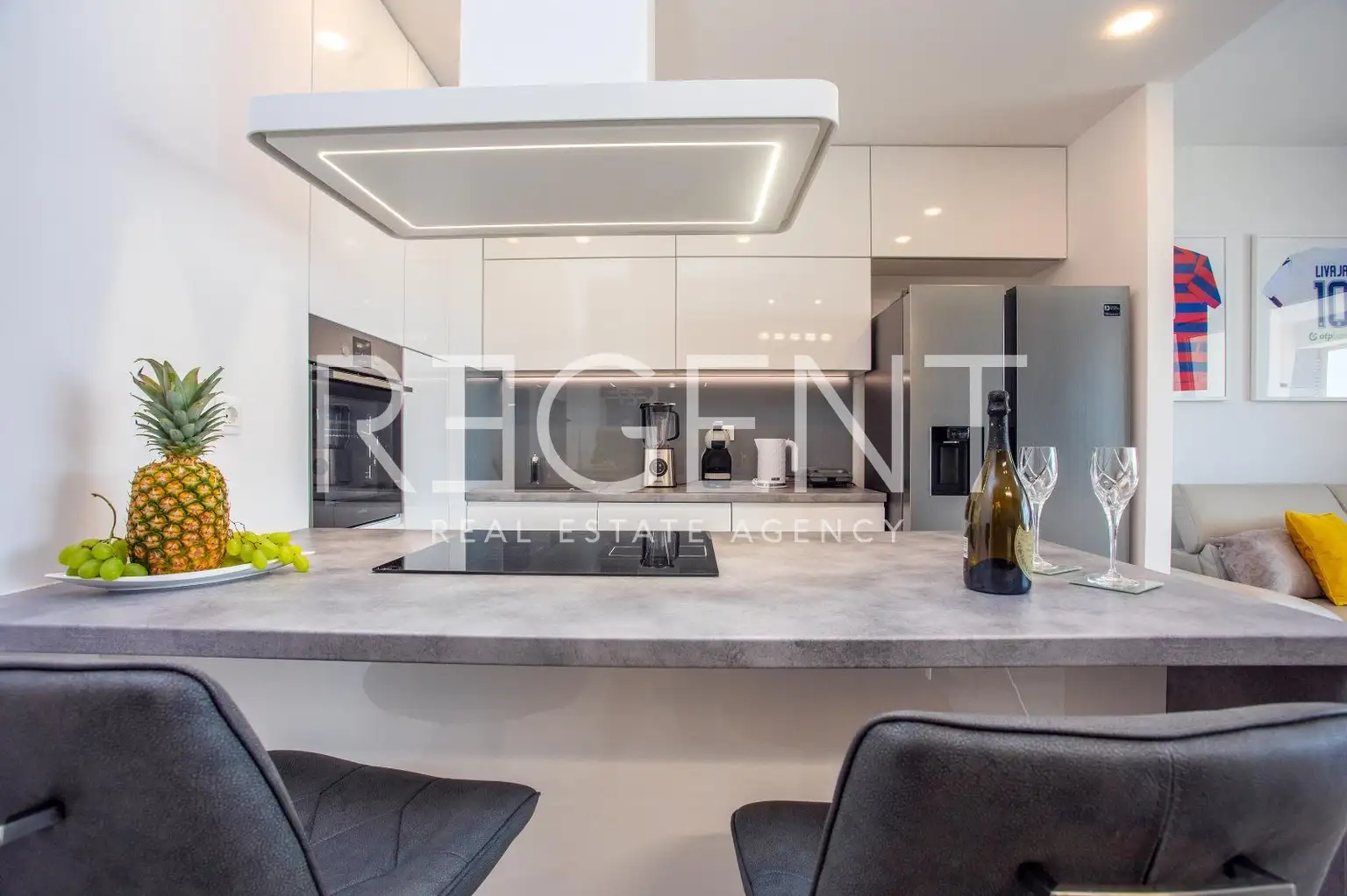 Split, Žnjan - Dvosoban stan sa loggiom i pogledom na more