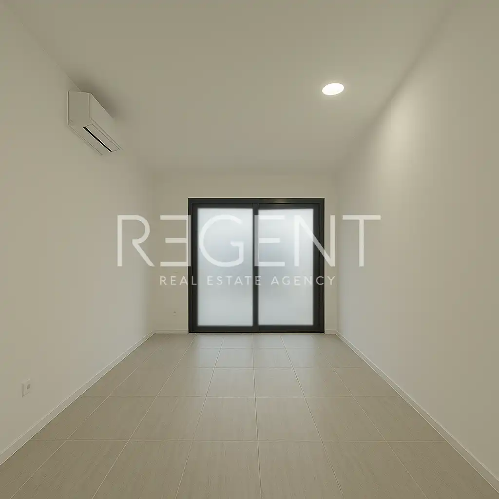 Podstrana, Strožanac - Appartement de trois pièces avec loggia