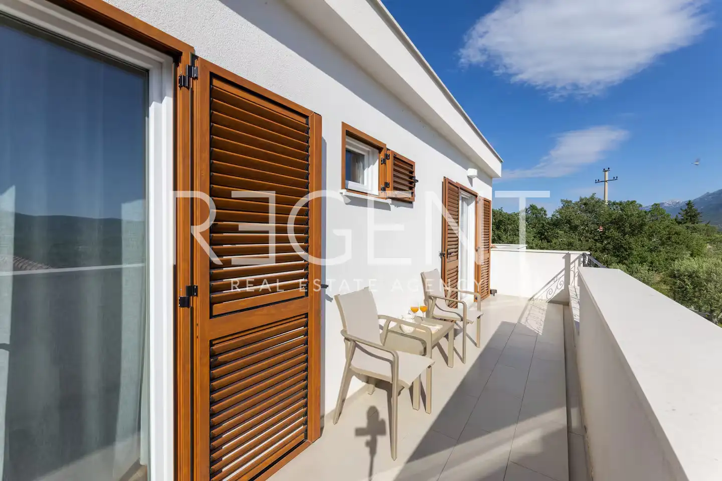 Maison avec piscine, 260m²