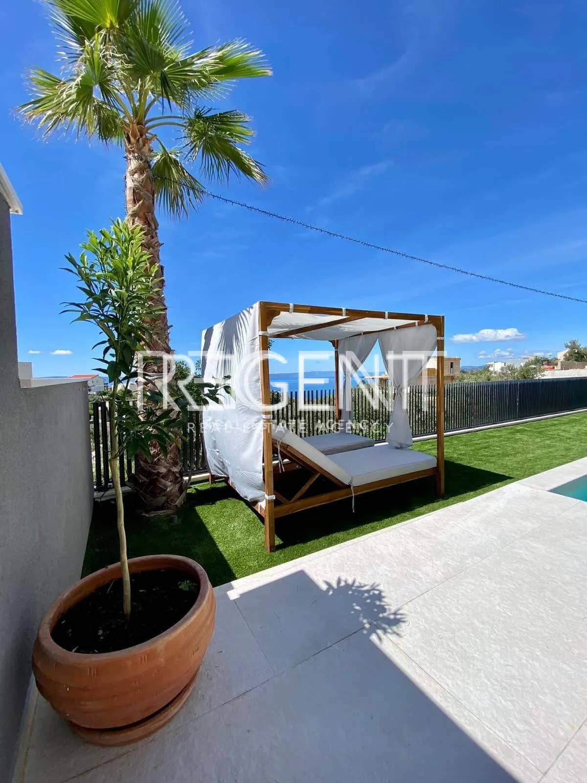 Makarska - Luxurious villa with three residential units