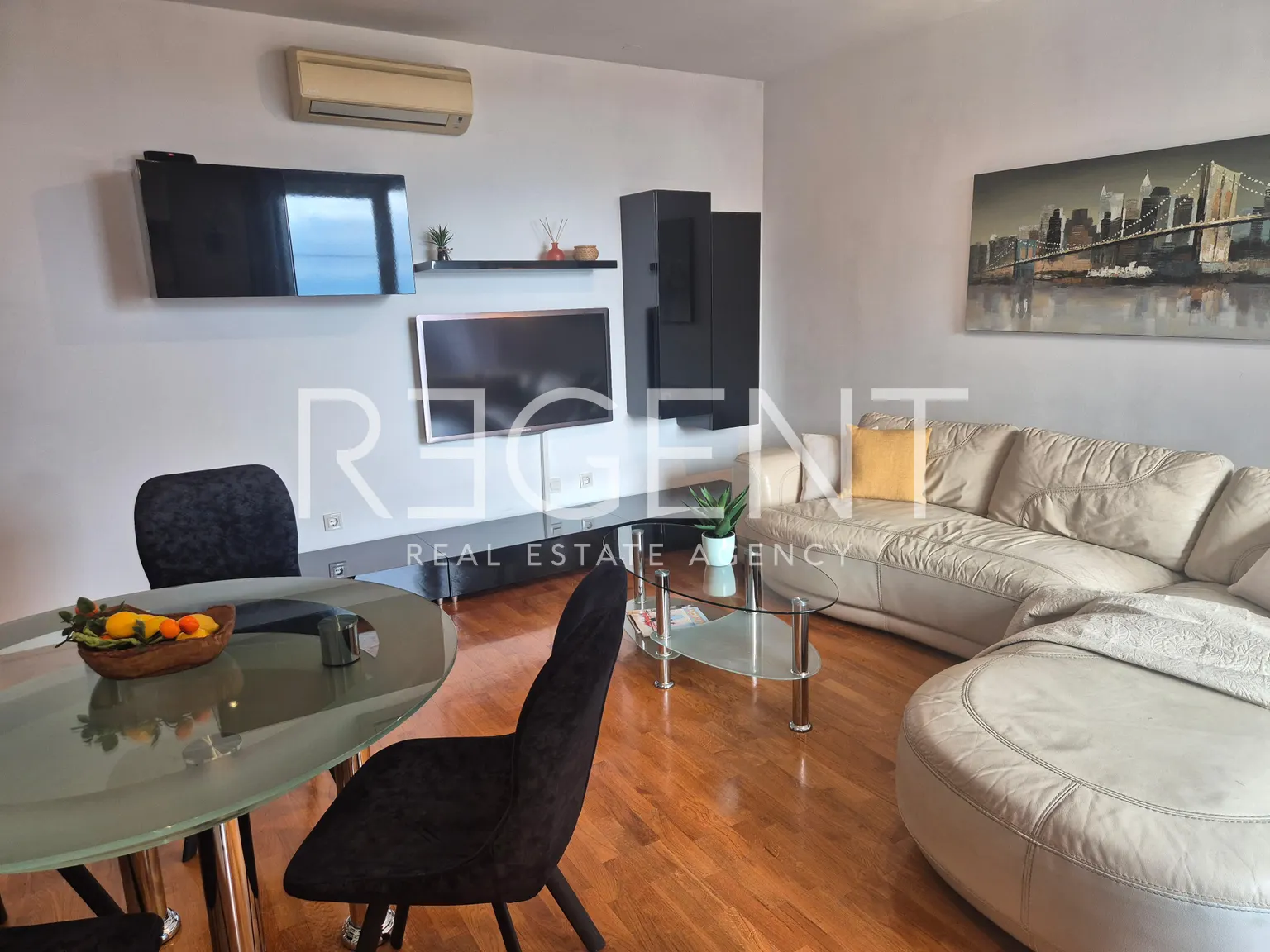 Split, Žnjan - Dvosoban stan s lođom i pogledom na more 57 m²
