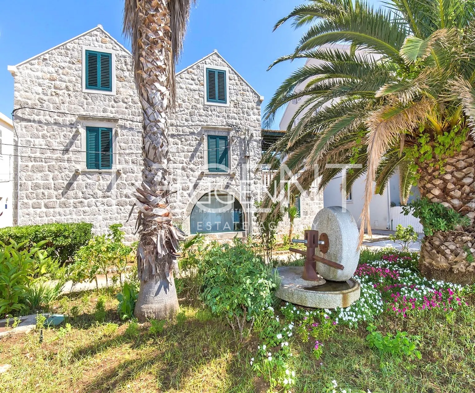 Otok Šipan, Elafitski otoci - Predivna kamena kuća uz more
