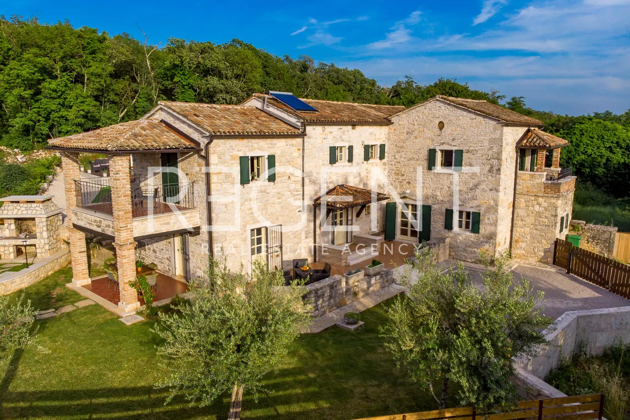 Istria, Višnjan - Krásny kamenný dom s bazénom