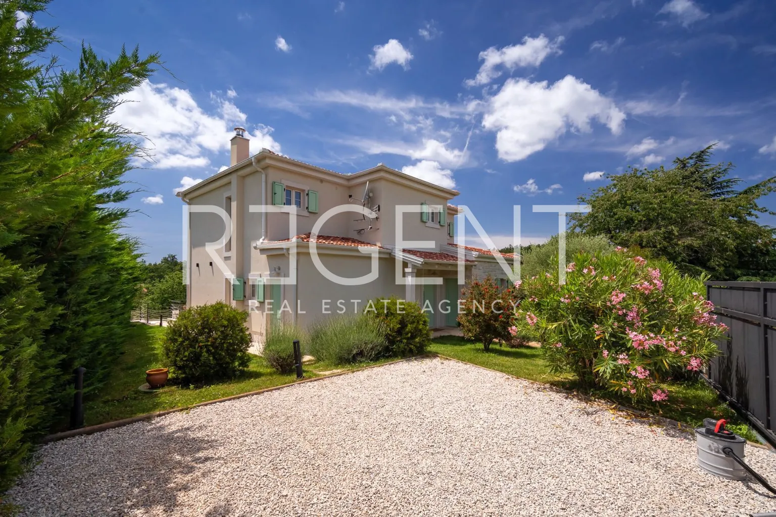 Istrie, Višnjan - Luxusní vila s bazénem a panoramatickým výhledem 170 m2