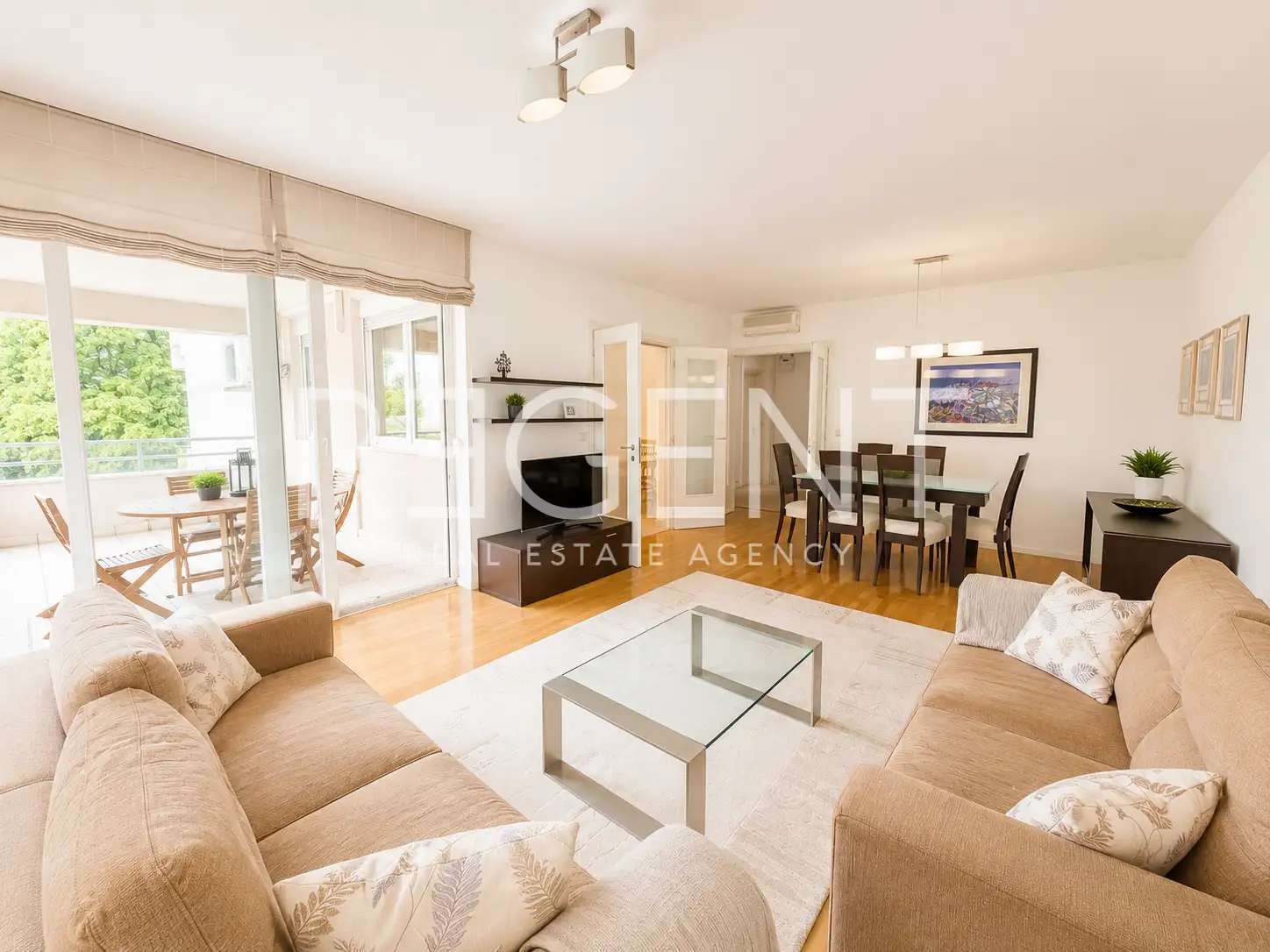 Stanovanje 145 m², center Zagreba — 2 terasi, parkirišče, opremljeno