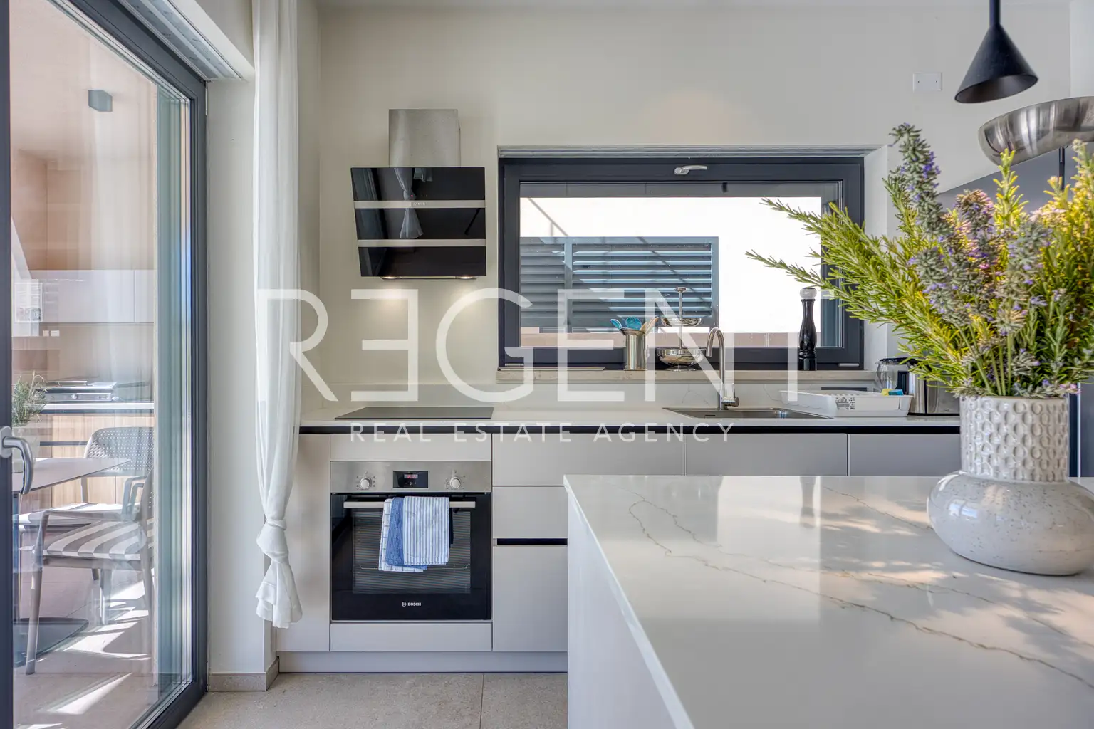 Kuća 230 m² — grijani bazen, krovna terasa, Poreč