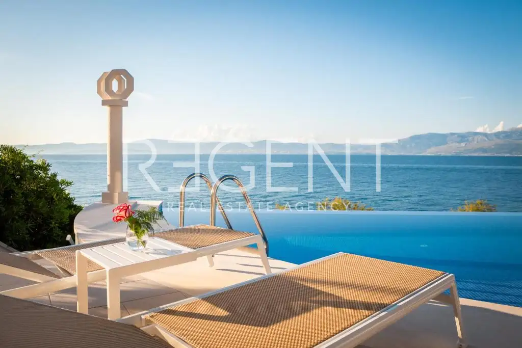 Brač - Moderna vila prvi red uz more