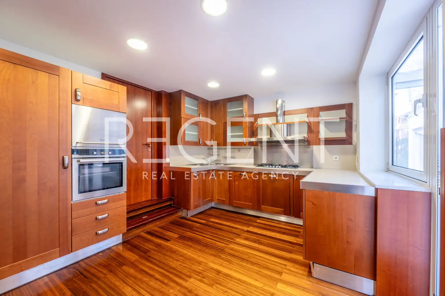 Zagreb, Šestine - Jedinstvena kuća s bazenom i velikim vrtom