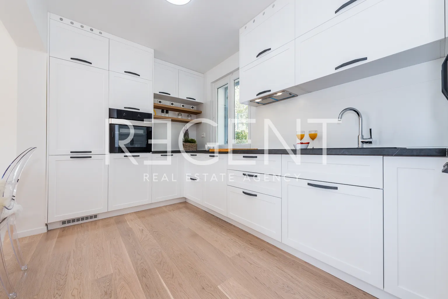 Brač, Milna - Moderna vila prvi red uz more, 264 m2