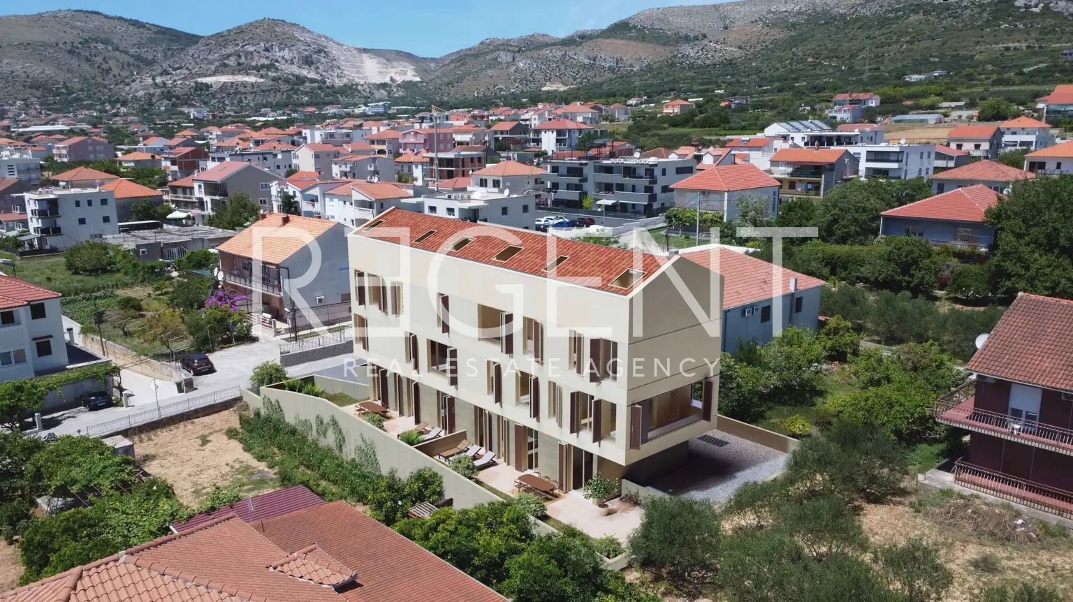 Trogir, Dragulin — dwupokojowe mieszkanie 60,53 m² na 1. piętrze, balkon 10,40 m²