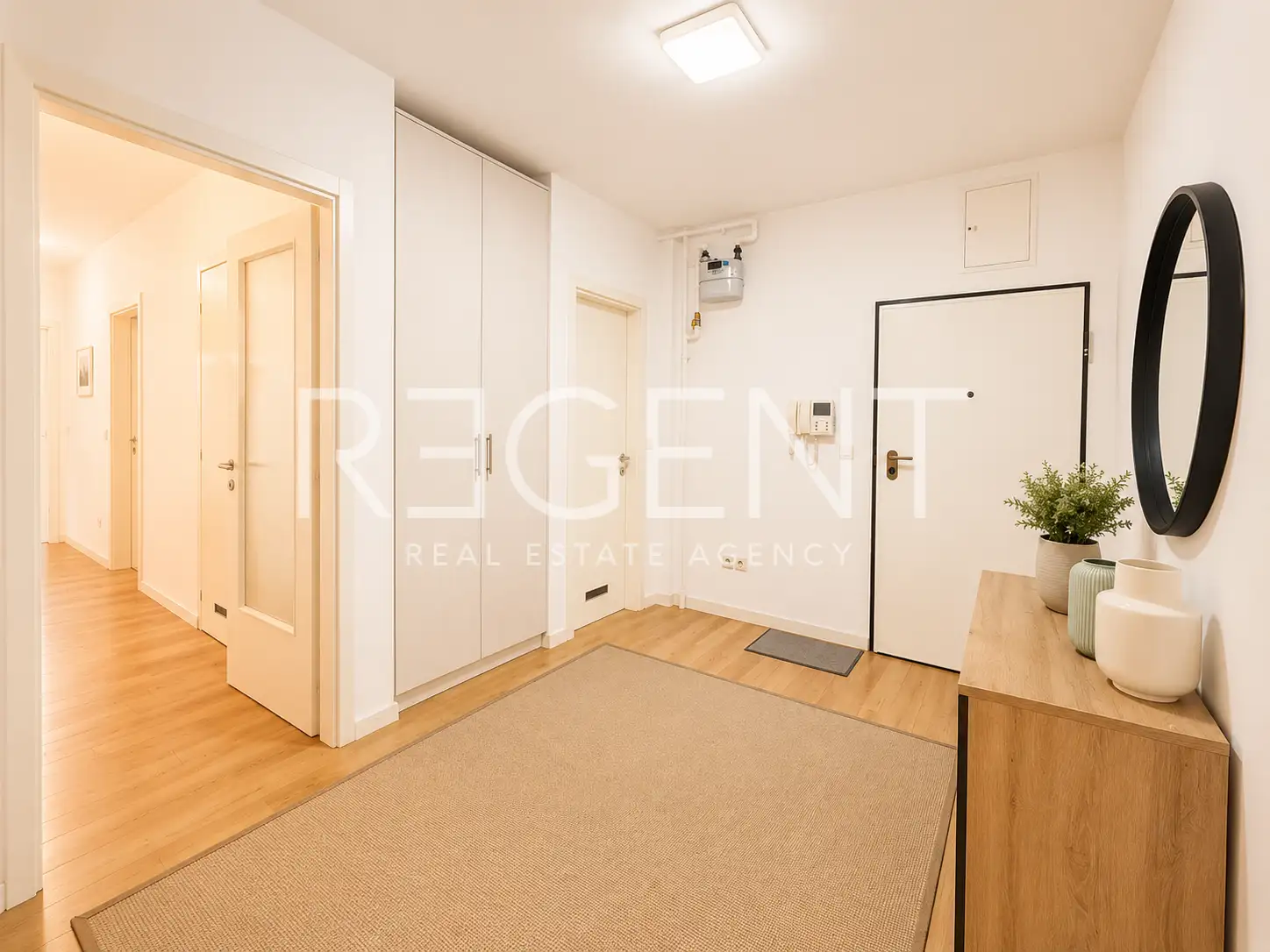 Stanovanje 145 m², center Zagreba — 2 terasi, parkirišče, opremljeno