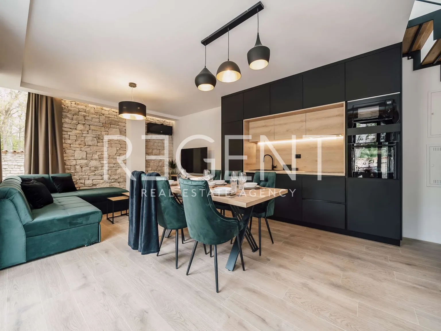 Zadar, Privlaka – Nově postavená kamenná-moderní vila