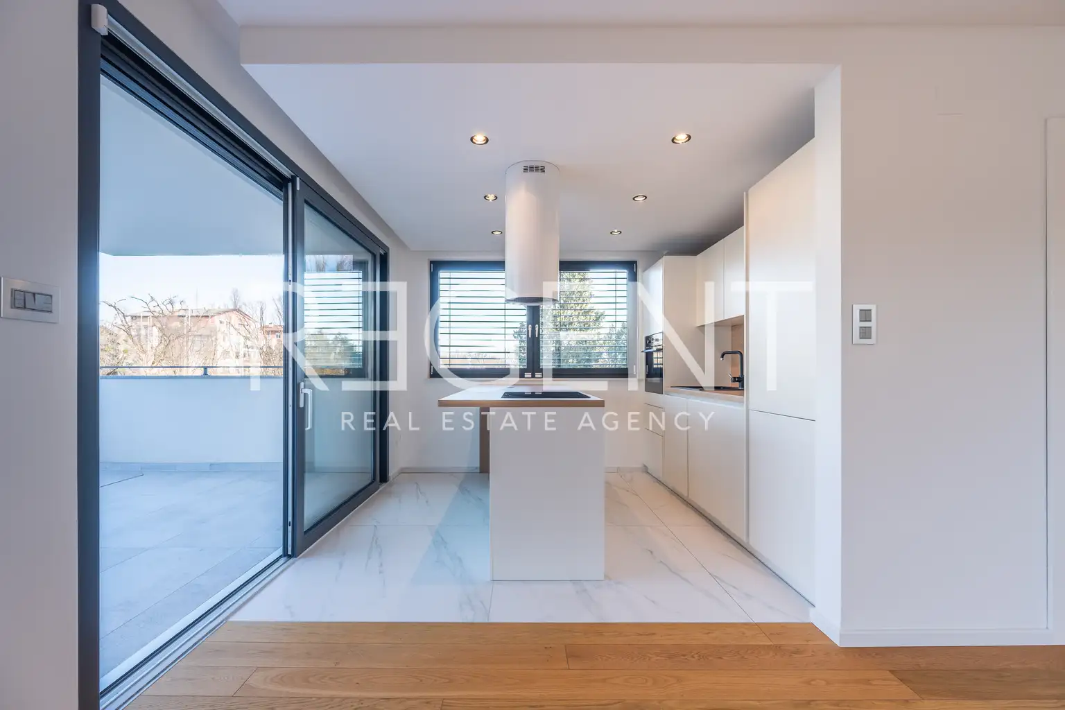 Загреб, Сребрняк – роскошная четырехкомнатная квартира