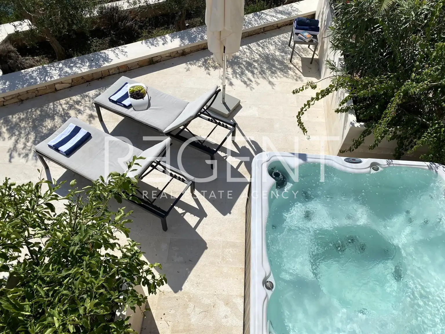Milna, Brač - Exclusive family villa, first row to the sea