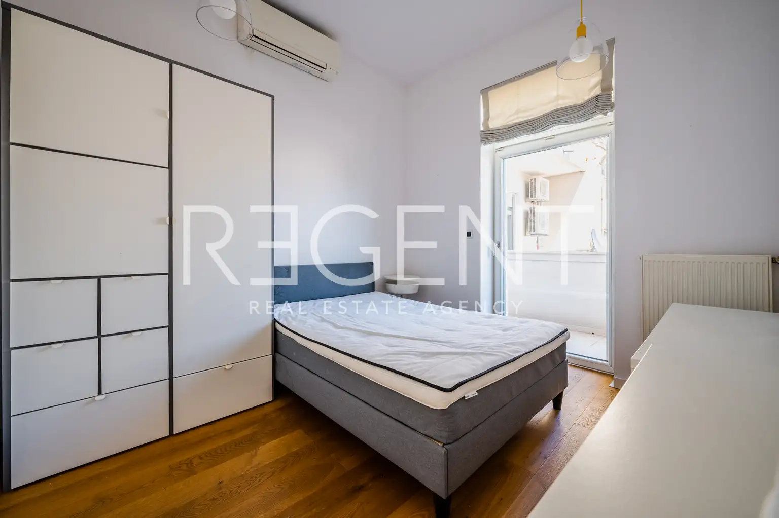 Appartement 240 m², Donji grad — 3 chambres, balcon, parking