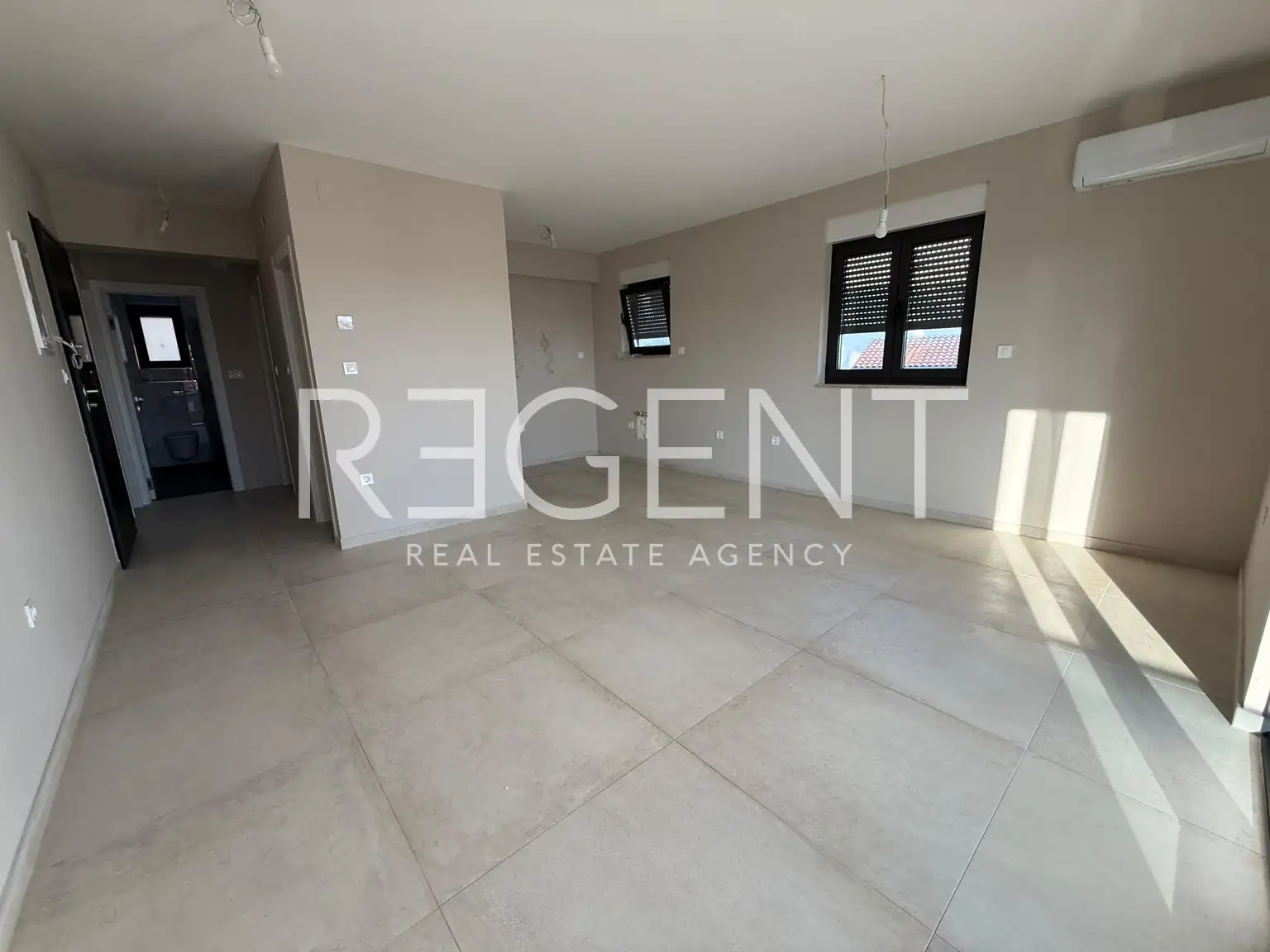 Rogoznica - Wohnung im Erdgeschoss mit Terrasse und Meerblick