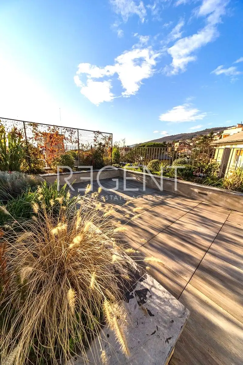 Kvarner, Opatija - Moderan penthouse s krovnom terasom, novogradnja 197 m2