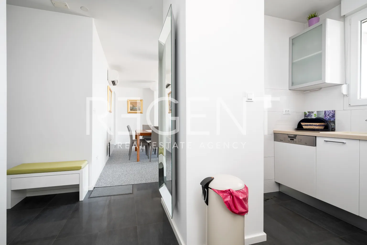 Split, Dragovode - Penthouse de luxe avec terrasse et vue sur la mer 103 m2
