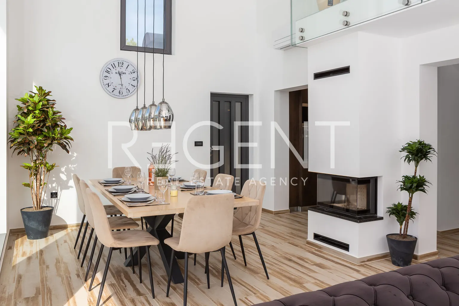 Šibenik, Žaborić - Moderne, neu erbaute Villa mit Pool 380 m2