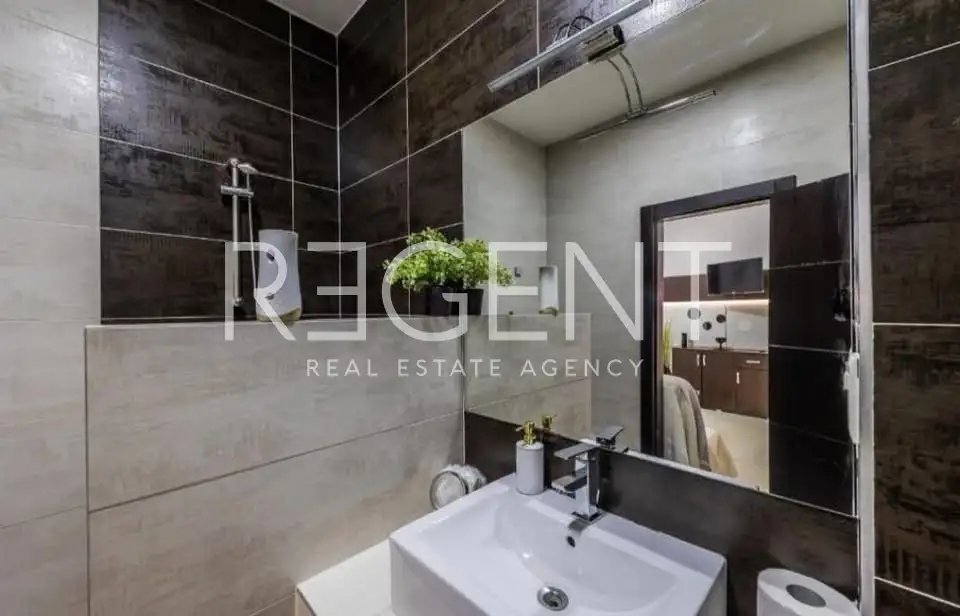 Kaštela - Dvosoban stan s lođom i pogledom na more 68m²