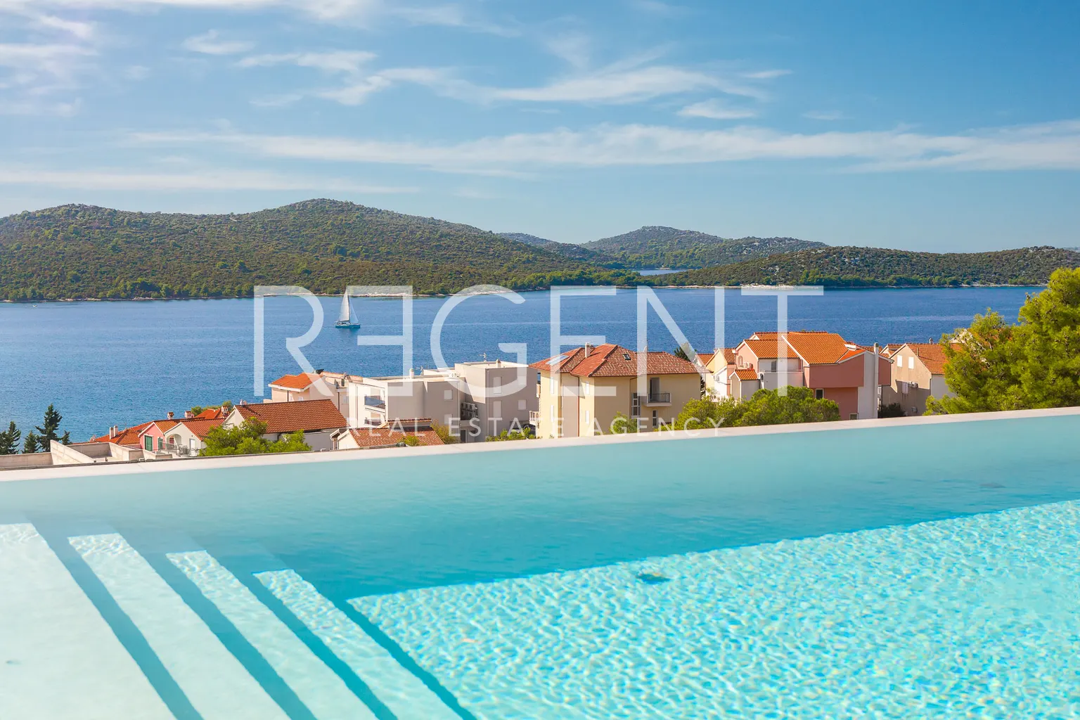 Šibenik, Žaborić - Moderne, neu erbaute Villa mit Pool 380 m2