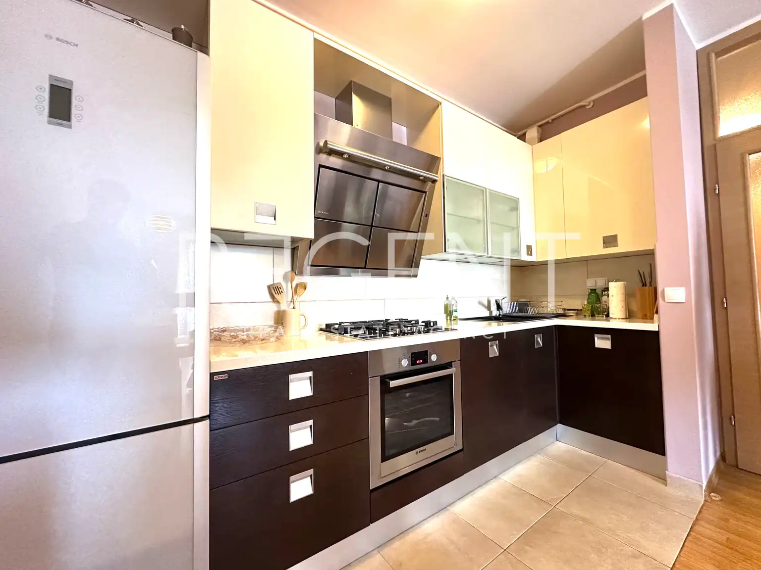 Záhreb, Središće - Trojizbový byt 65 m2 prenájom, DLHODOBÝ