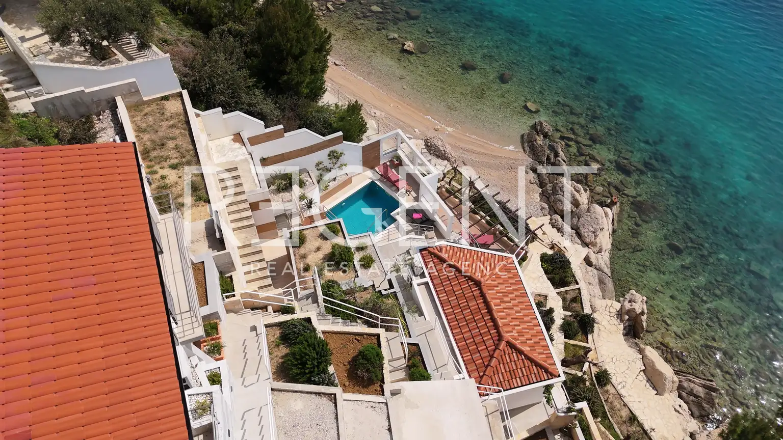 Omiš, Stanići – vila první řada u moře s velkým potenciálem