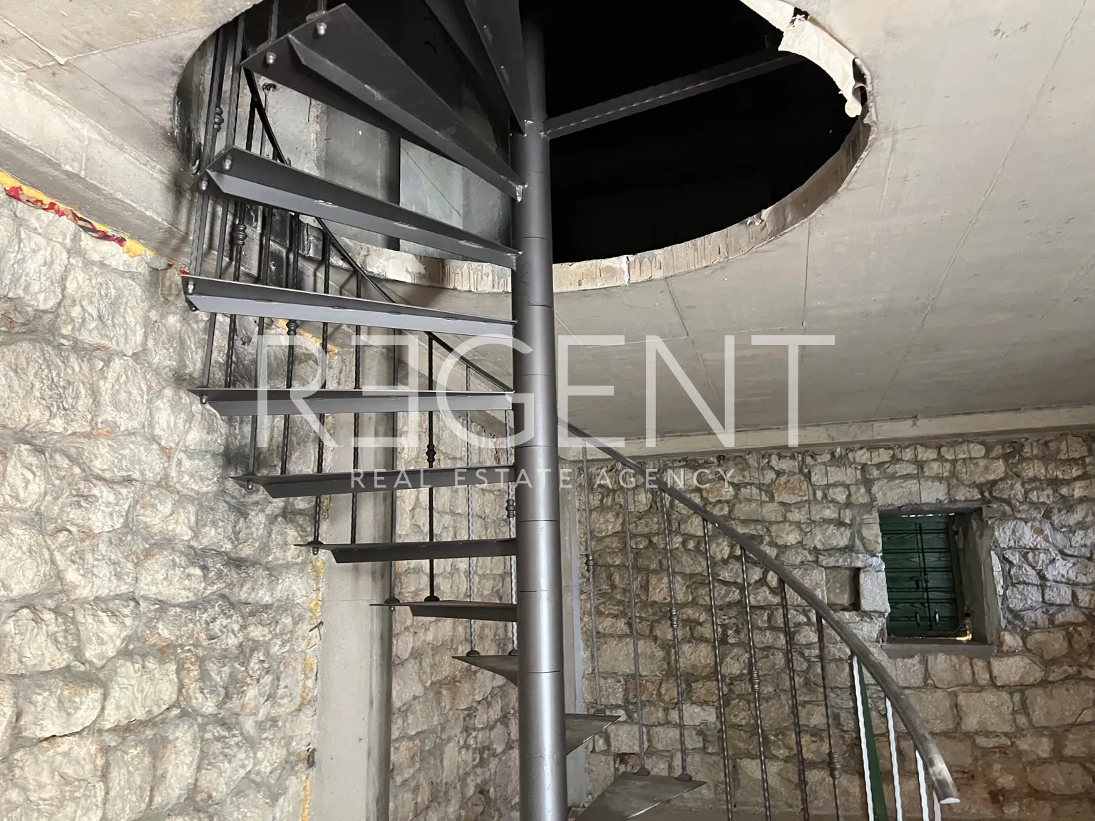 Split, Podstrana - Kamenný dom s výhľadom na more
