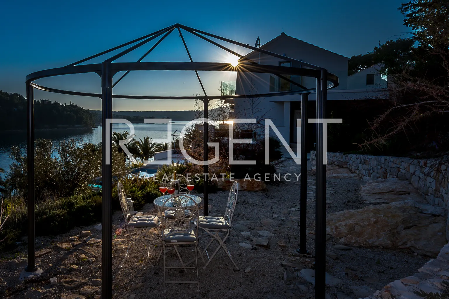 Brač, Milna - Moderna vila prvi red uz more, 264 m2