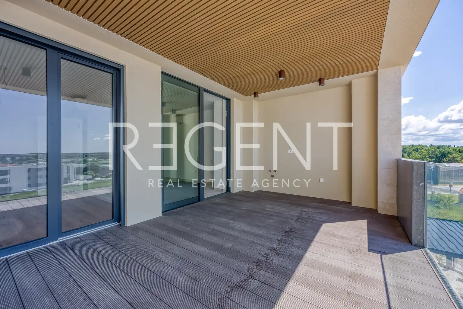 Istrie, Novigrad - Třípokojový apartmán v luxusním obytném komplexu 105 m2