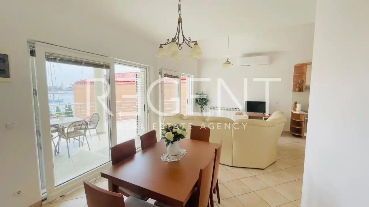 Zadar, Brodarica - Apartmanska kuća prvi red uz more