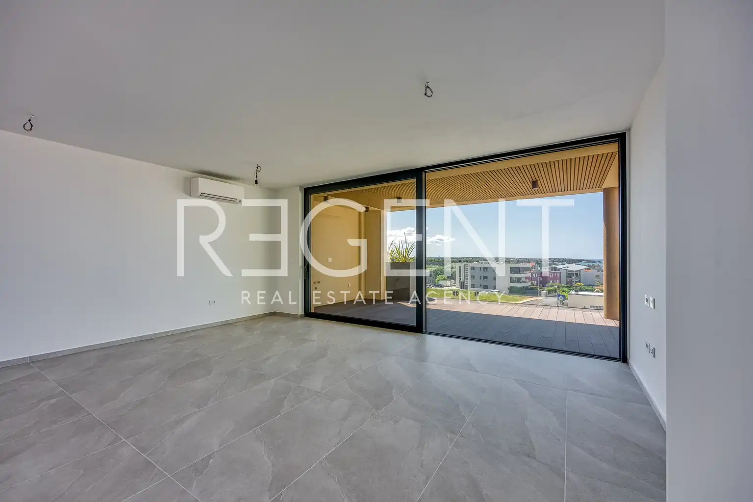 Istrie, Novigrad - Čtyřpokojový apartmán v luxusním obytném komplexu 115 m2