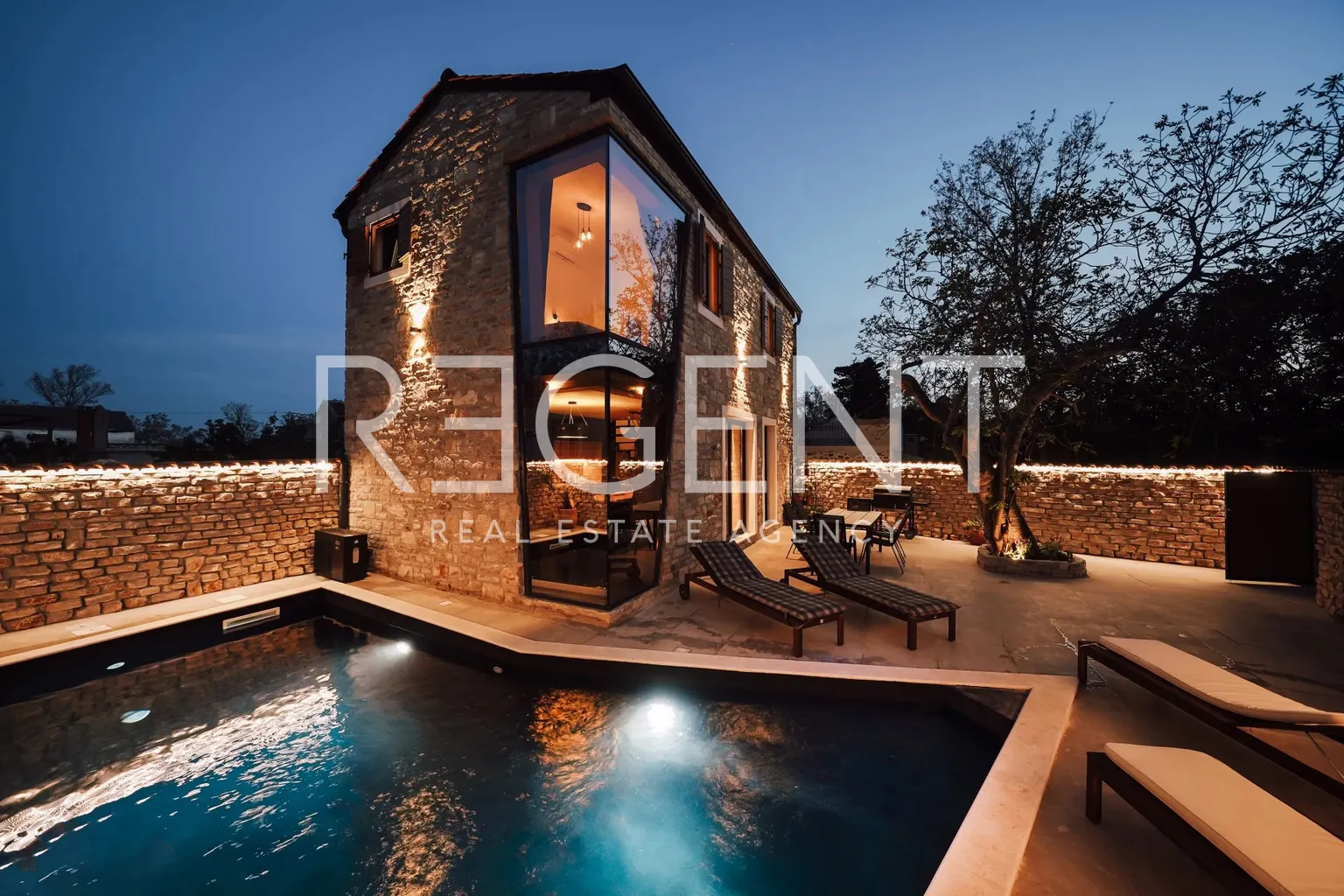 Zadar, Privlaka – Nově postavená kamenná-moderní vila