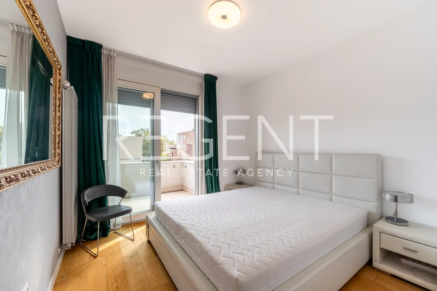 Stan 105 m², Grahorova — 3 spavaće sobe, dupla garaža, lift