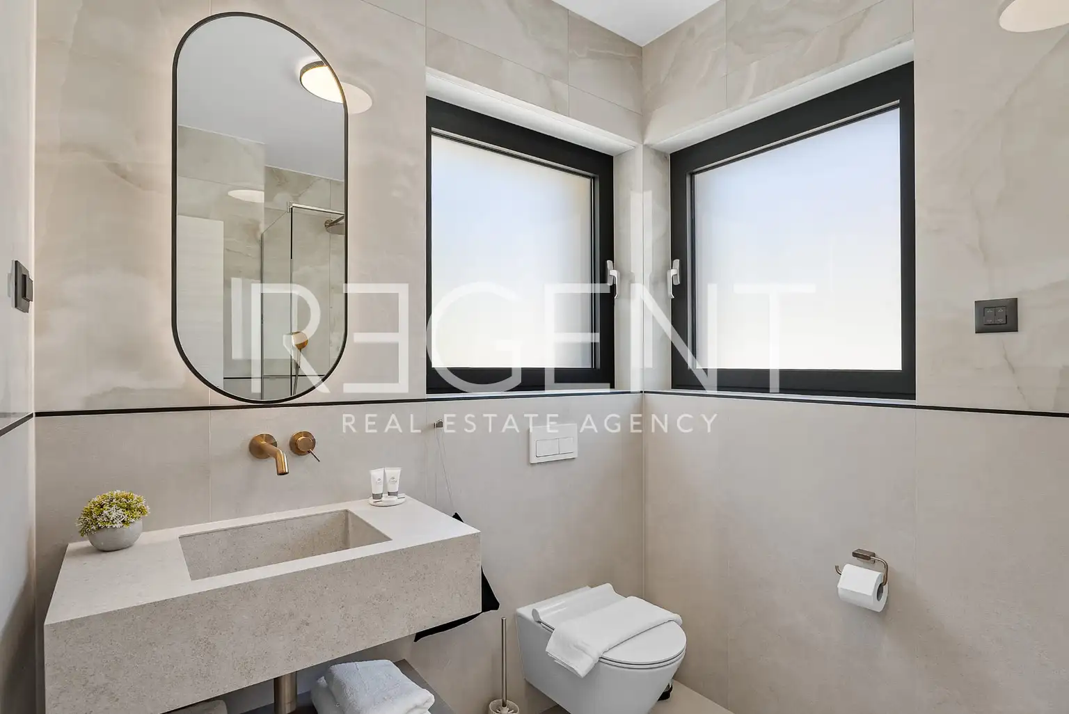 Podstrana - Vila s bazénom a výhľadom na more