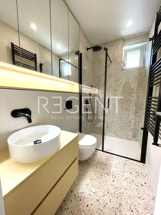 Zagreb, Centar - Renovirani dvosoban stan na odličnoj lokaciji
