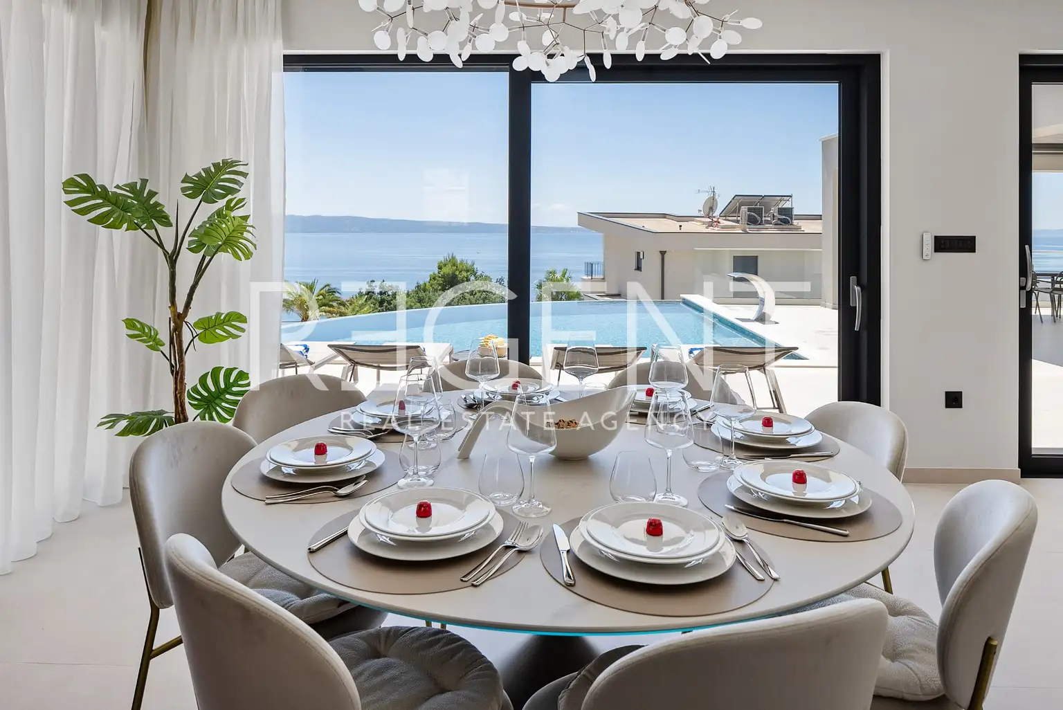 Podstrana - Vila s bazénom a výhľadom na more