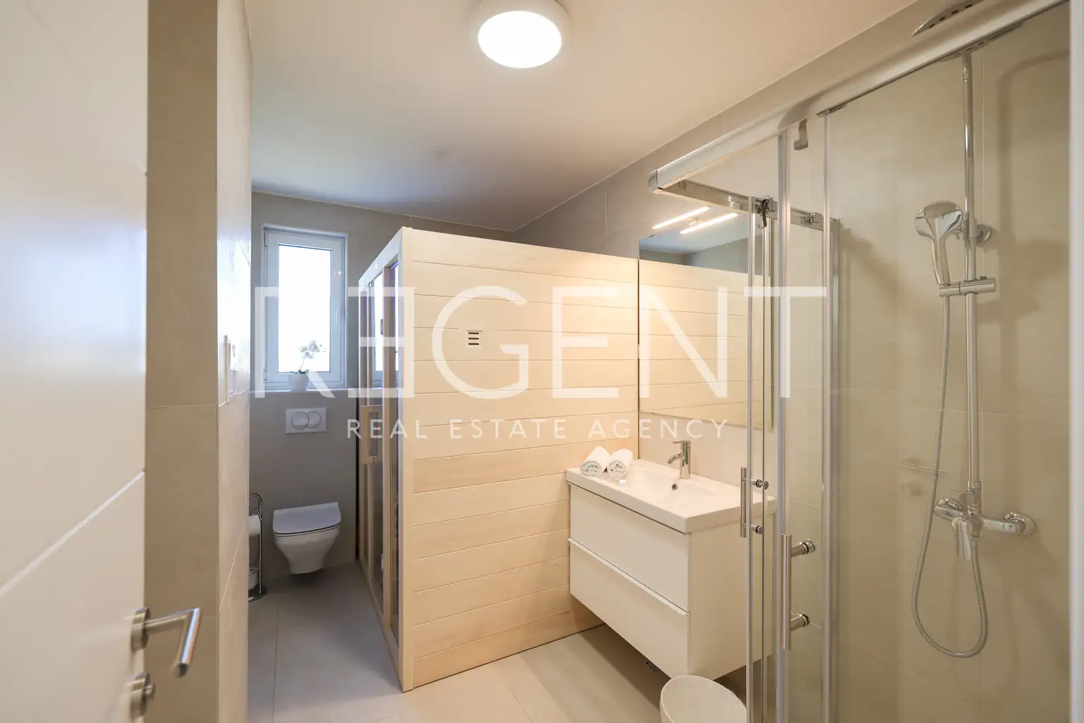 Privlaka - Dom szeregowy z basenem i tarasem na dachu.