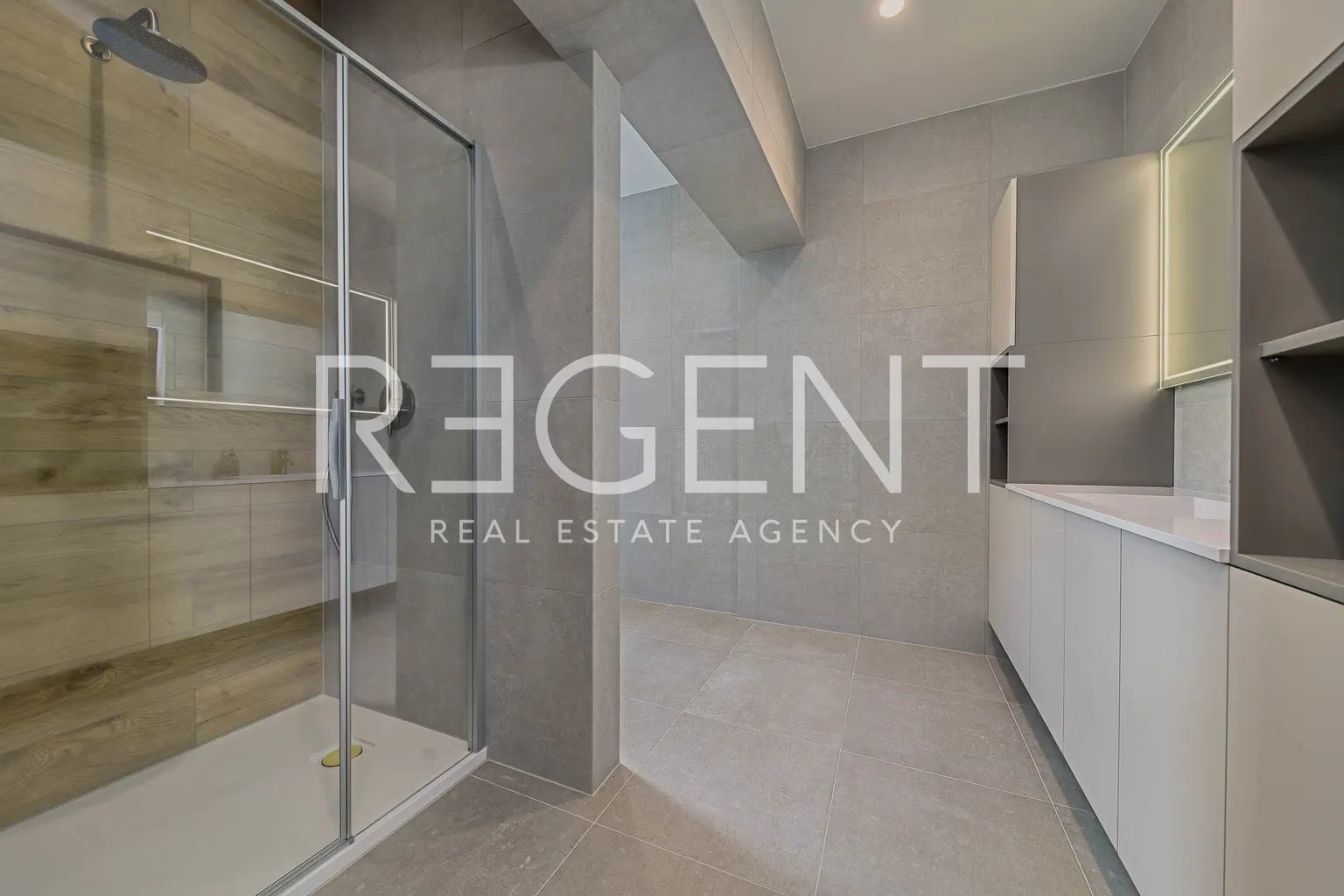 Záhřeb, Centrum – Luxusní dvoupodlažní penthouse 150 m² k pronájmu