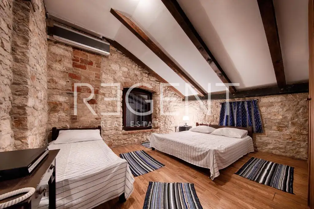 Komiža - Kamenný dom priamo pri mori