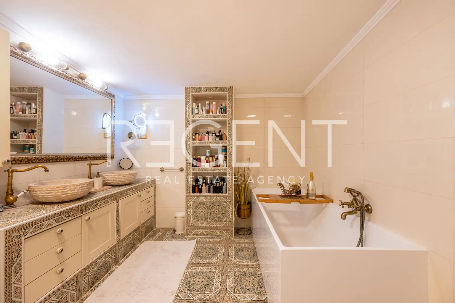 Zagreb, Vrbani III - luxurious penthouse, first row to the lake