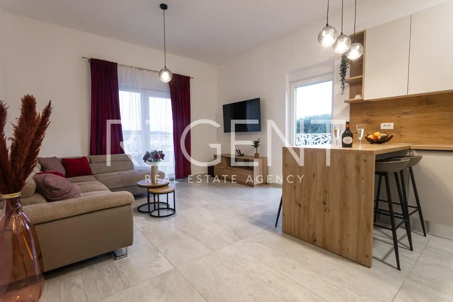 Trogir – dvoupokojový byt s lodžií a zahradou dlouhodobý pronájem