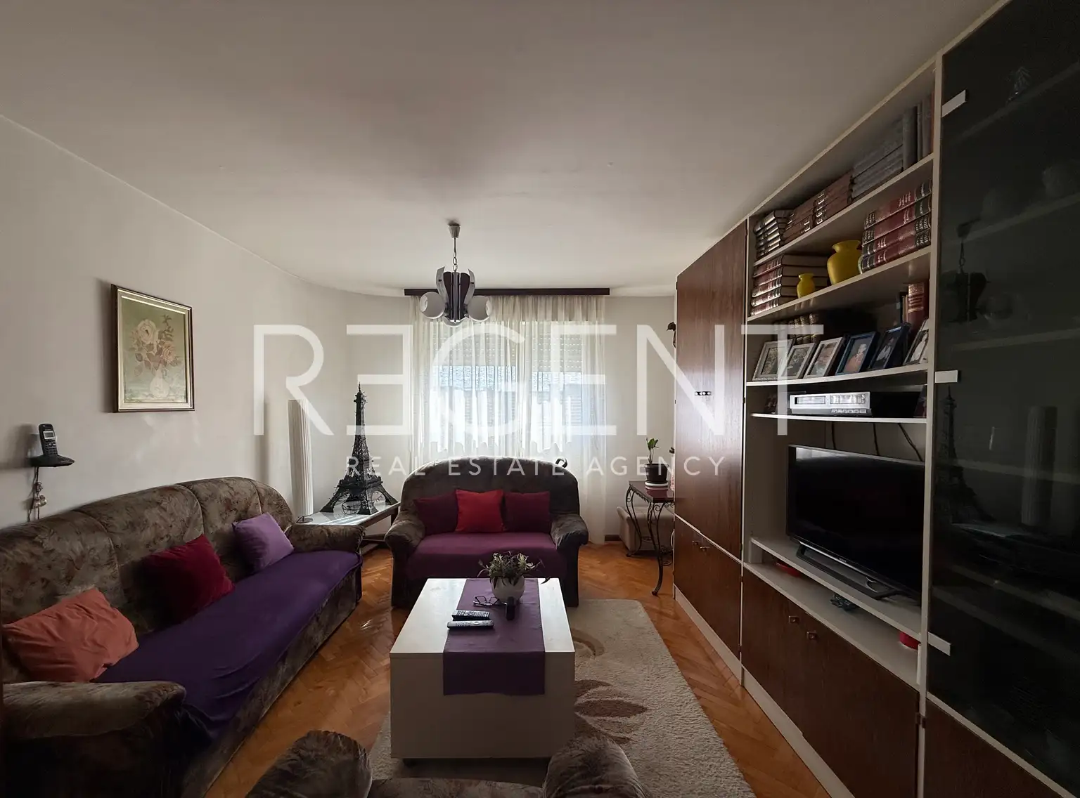 Split, Spinut - Dvosoban stan s loggiom u centru grada