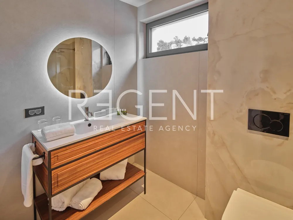 Trogir - Moderna vila s pogledom na morje 341 m2